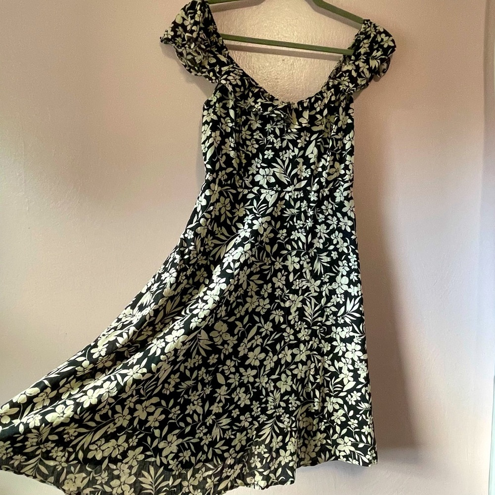 Black Off-The-Shoulder Ruffle Flowy Dress